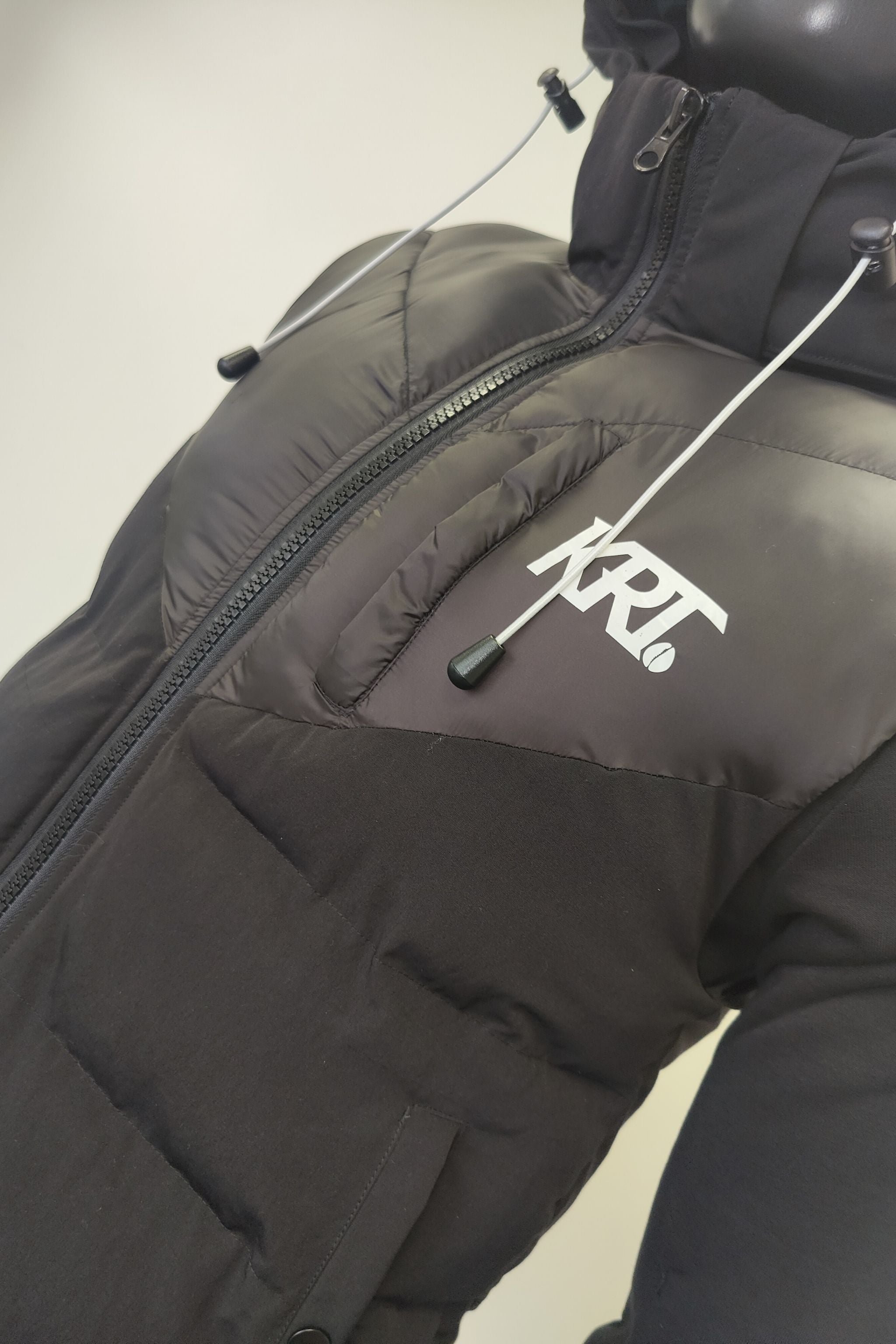 Sleeveless jacket