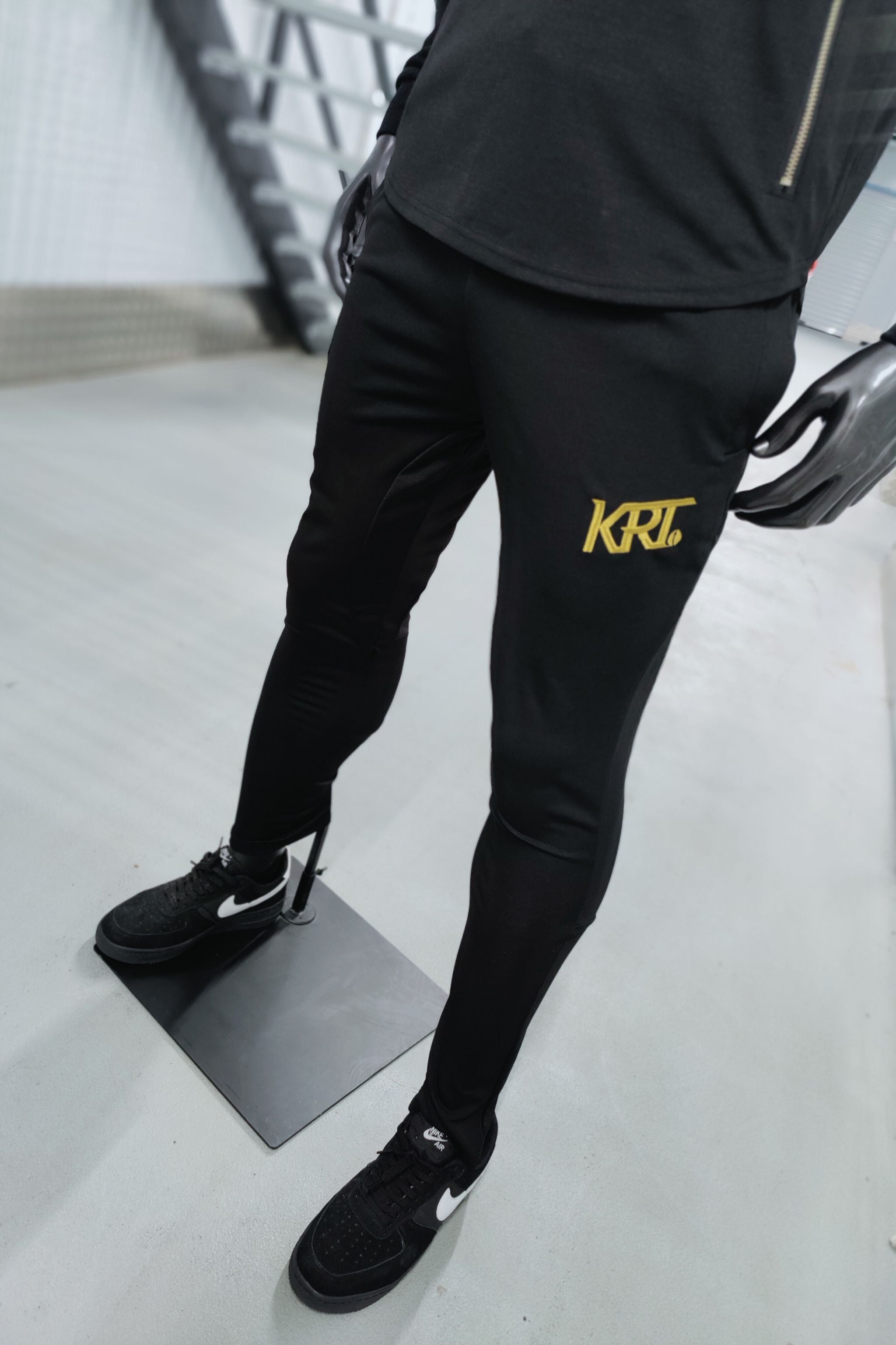 Tracksuit (IRON) Black